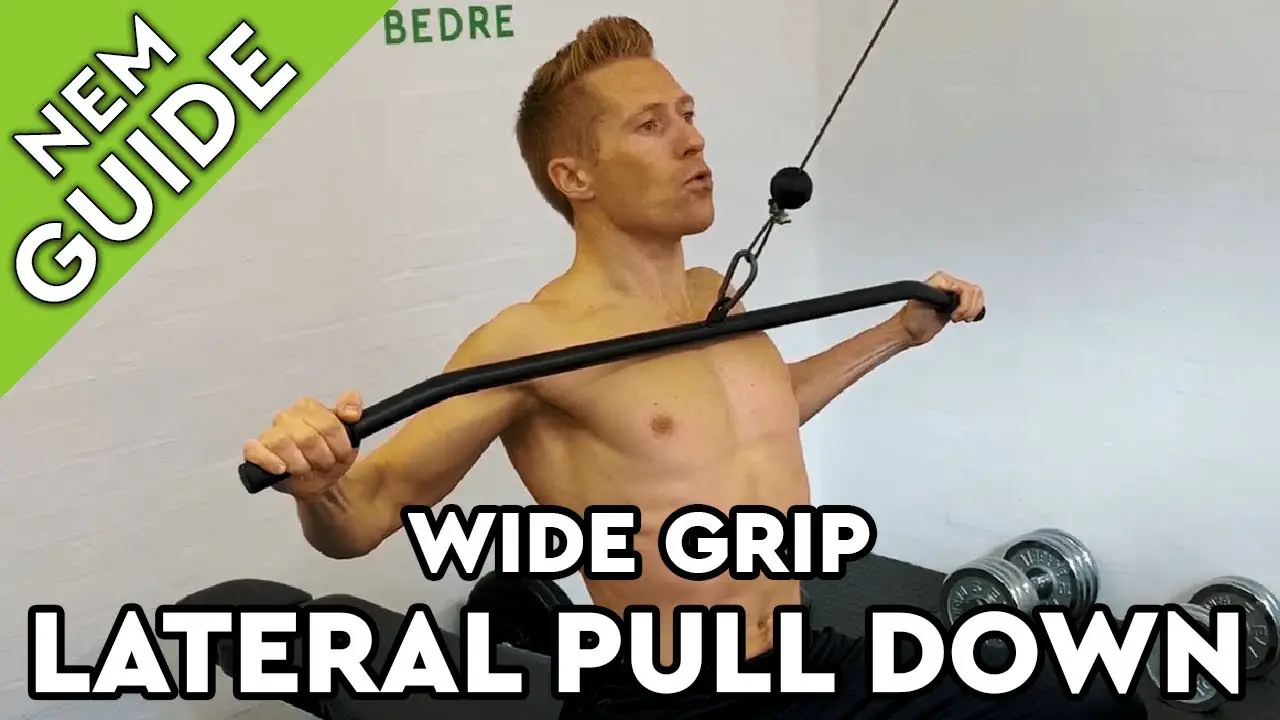 LATERAL PULL DOWN WIDE GRIP Sådan træner du øvelsen