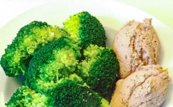 Tunmousse - Sund opskrift med broccoli og blødkogt æg