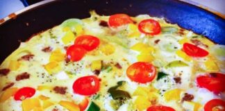 Omelet med parmesanost, porre, tomater og peberfrugt » Opskrift