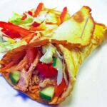 Tortilla-/Burrito-æggewraps med saftig mørbrad, pikantost og salat