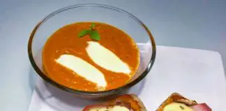 Sprøde (LCHF) bruschettas og spicy tomatsuppe med mozzarellaost