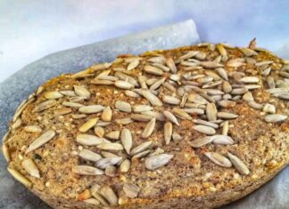 Fiberbrød med hytteost » Sund opskrift på proteinrigt franskbrød