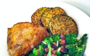 Ovnstegt kylling med ostegratineret aubergine og nem broccolisalat