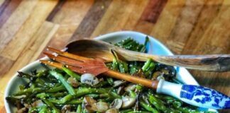 Lun bønnesalat med champignoner og sesamfrø » Nemt tilbehør