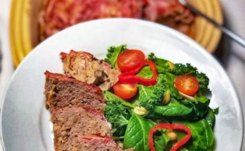 Farsbrød med bacon i ovn » Opskrift med grønkåls-spinatsalat