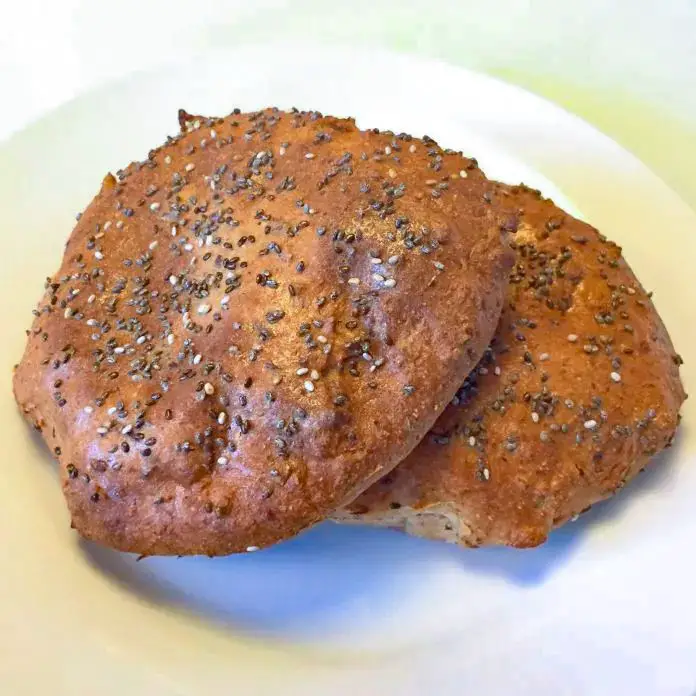 Fiberrige sandwichboller med chiafrø » Glutenfri LCHF brødopskrift