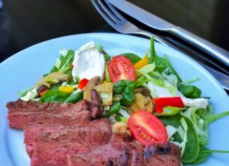 Grillet flanksteak med smagfuld blandet salat » Sund madopskrift