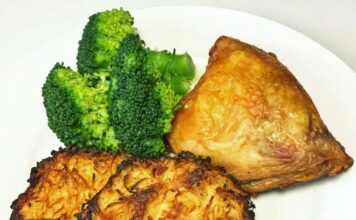 Sprødstegte kyllingeoverlår med knoldsellerirøsti og saftig broccoli