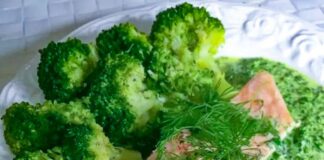 Dild-dampet laks med flødestuvet spinat og saftig broccoli