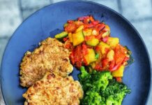 Kyllingebøffer med ratatouille og dampet broccoli » Sund opskrift
